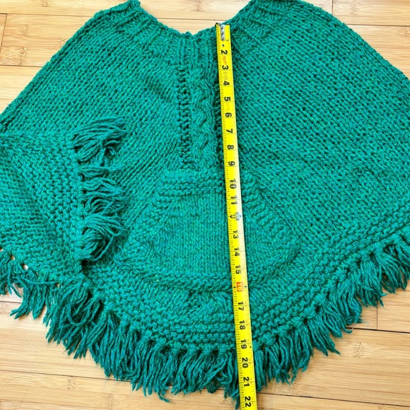 Hand knit fringed girl’s poncho. Cables centered on front and back, front pouch. - Picture 6 of 8